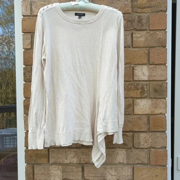 Asymmetrical  Sweater - Picture 1 of 10